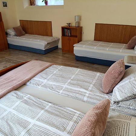 Cehmesterek Apartman エゲル エクステリア 写真