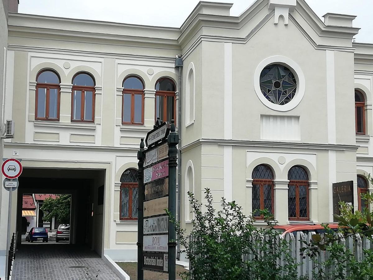 Cehmesterek Apartman エゲル エクステリア 写真
