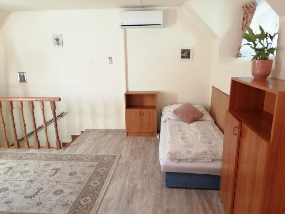 Cehmesterek Apartman エゲル エクステリア 写真