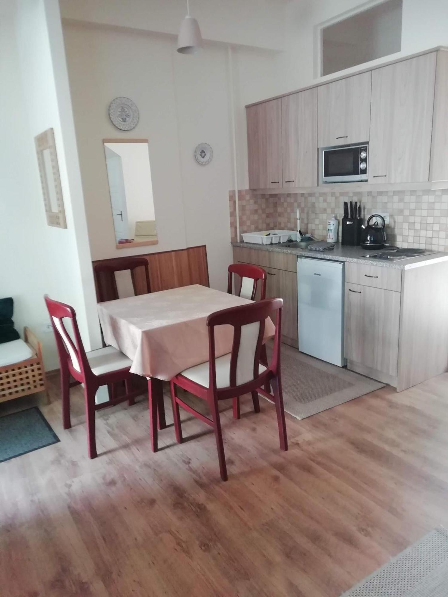 Cehmesterek Apartman エゲル エクステリア 写真