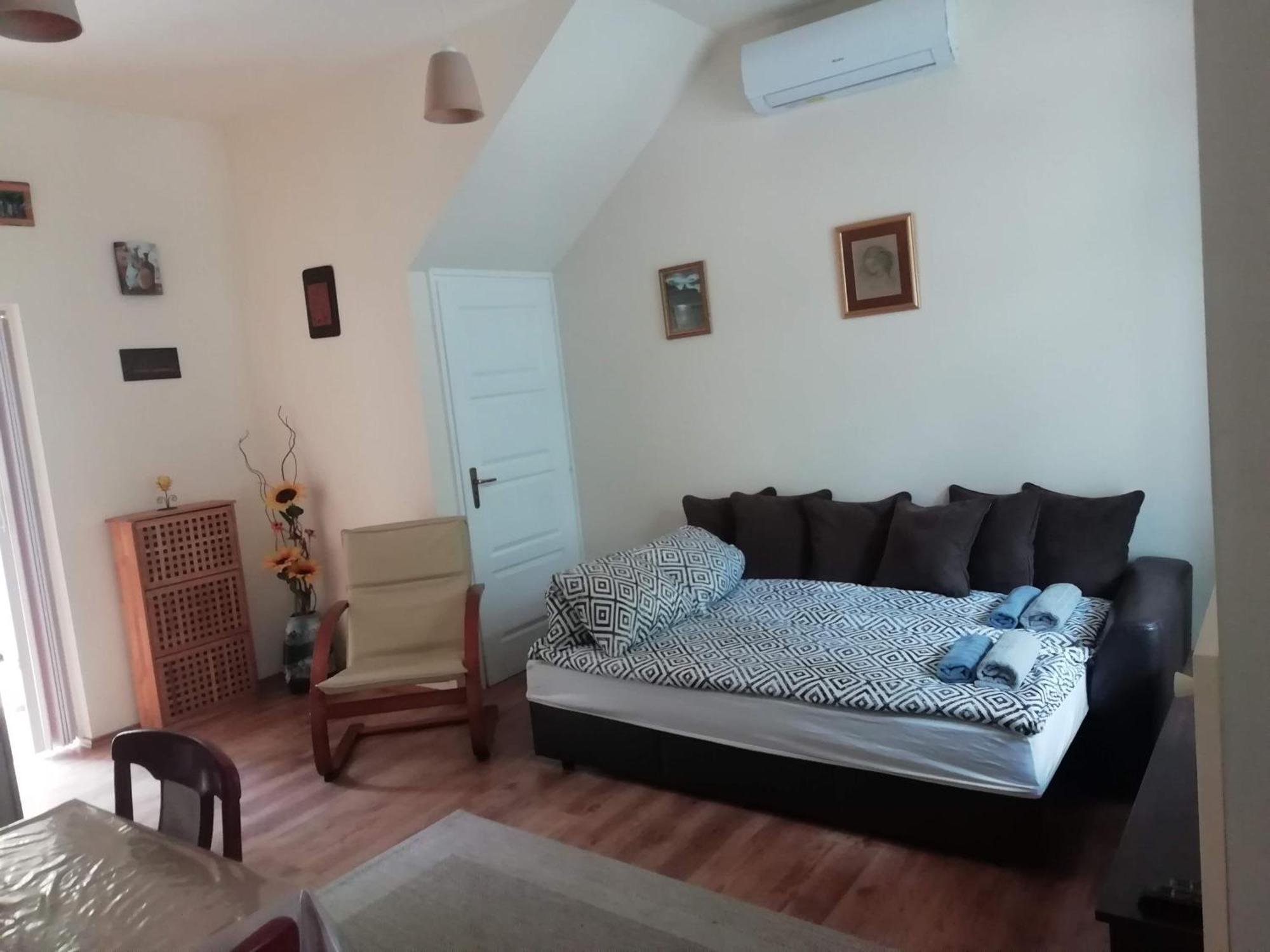Cehmesterek Apartman エゲル エクステリア 写真